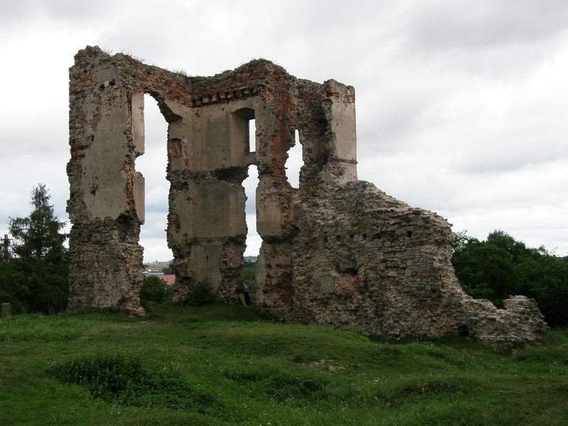 Ruiny zamku w Bodzentynie.jpg